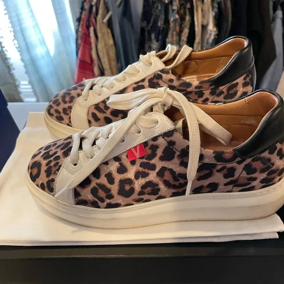 Veronica beard sneaks - Picture 1 of 4